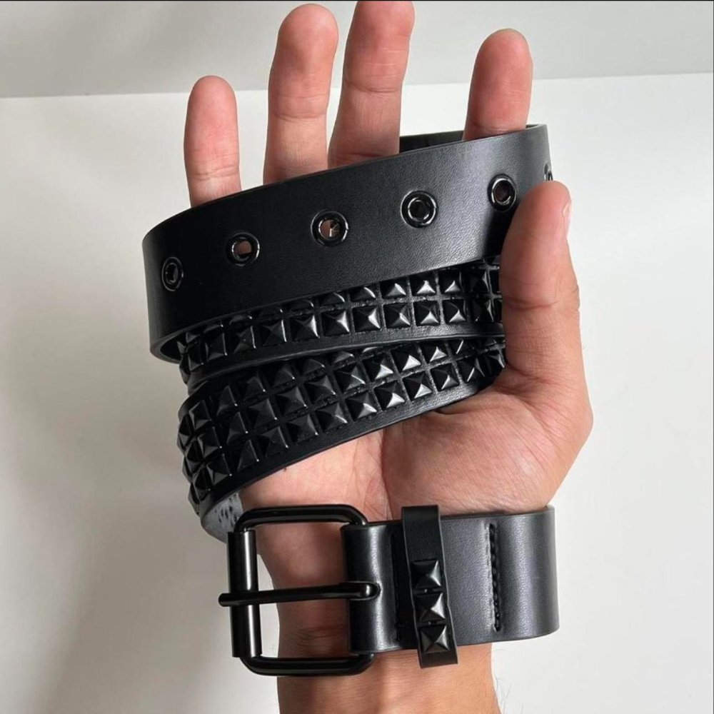 Y2K 2000s classic pyramid studded black on a black goth emo belt - Picture 3 of 8